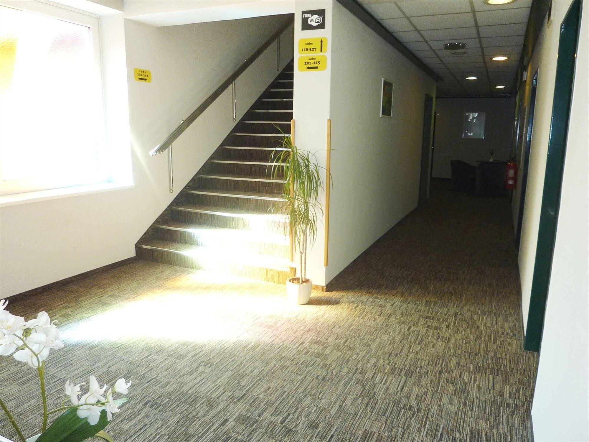 Lipa, Hotel & Bistro Nova Gorica Exterior foto